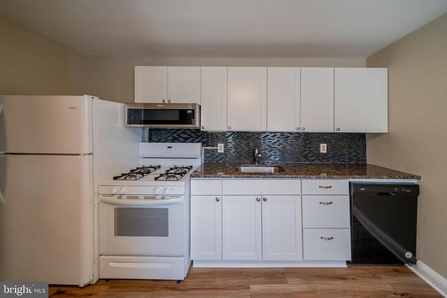 Photo - 103 S Walnut St