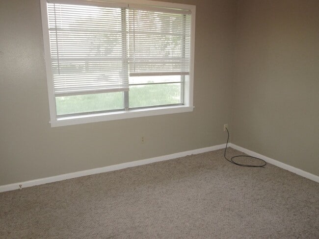 Photo - 305 W Florida Ave