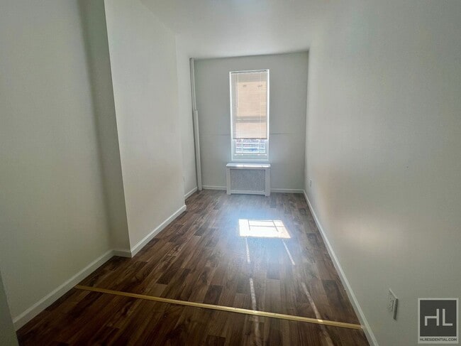 3BR 1BA Sunny & Renovated w/ Shared Backyard In Flatbush