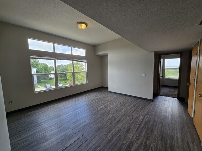 Photo - 60 Miller Ave SW