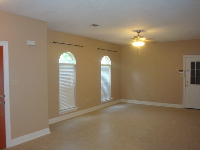 Photo - 170 Zoe Dr
