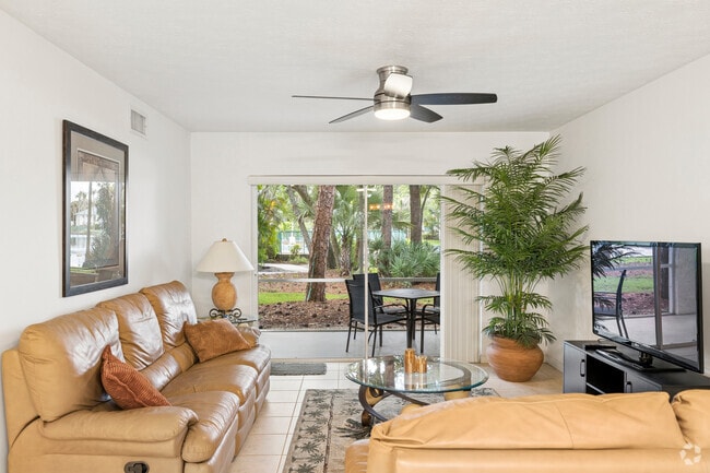 2BR, 2BA - 1,300SF - Living Room