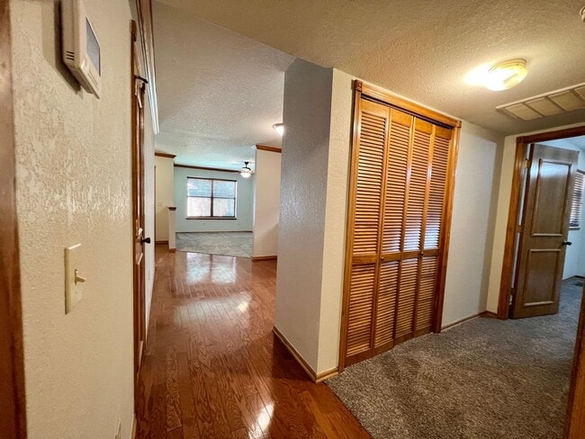 Photo - NW Norman 4-3-2 Executive Lease Home!