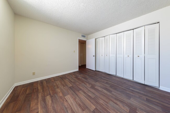 Sunset Palms | Bedroom with Large Close