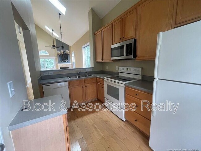 Photo - 112 Summit Oaks Ln