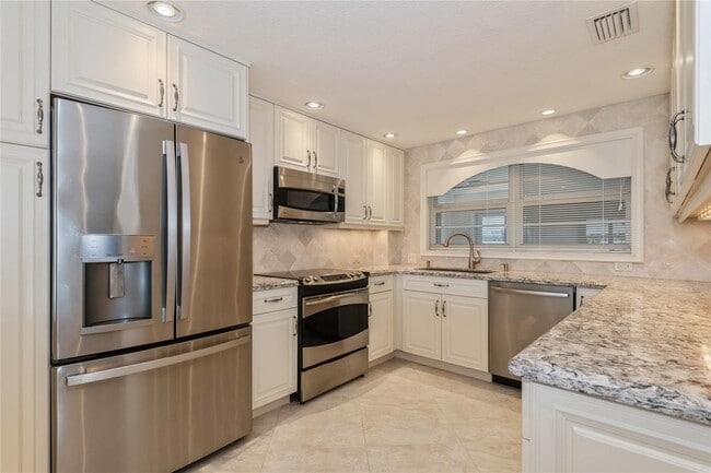 Photo - 5100 Bayview Dr Unit 403