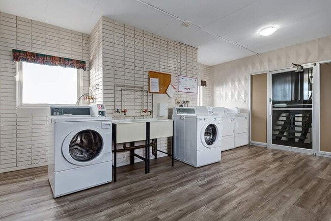 Photo - Spruce Manor