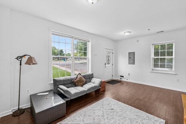 Photo - 4813 Calvert Rd