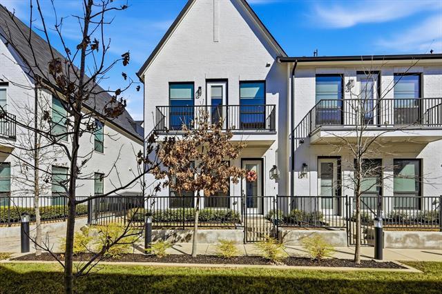 Building Photo - 129 Gdn Ct E
