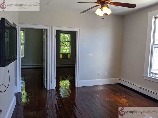 Photo - 717 Parker St