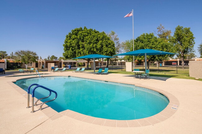 Photo - 905 W Berridge Ln