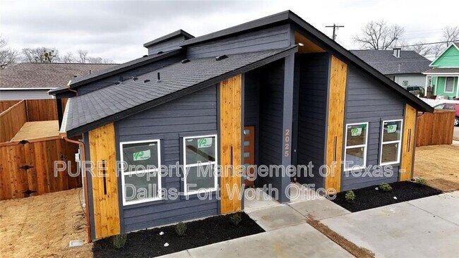 Photo - 2025 Stuart St