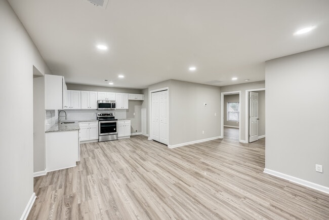 Building Photo - 5494 Saddle Club Rd Unit 3