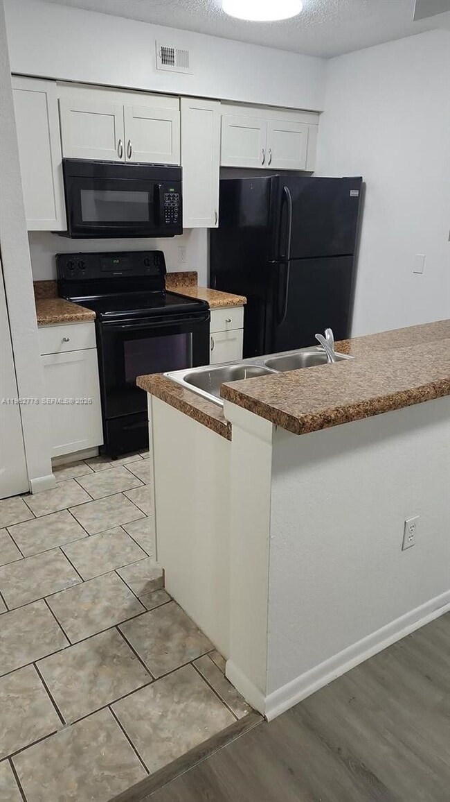 Building Photo - 2850 N Oakland Forest Dr Unit 103