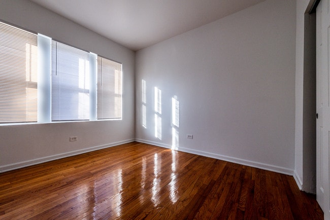 Photo - 6923-25 S Indiana Ave