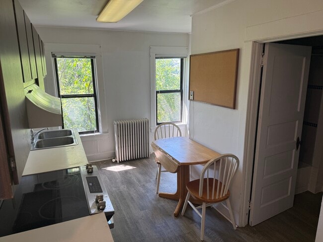 Kitchen& dining area - 1053 Danby Rd