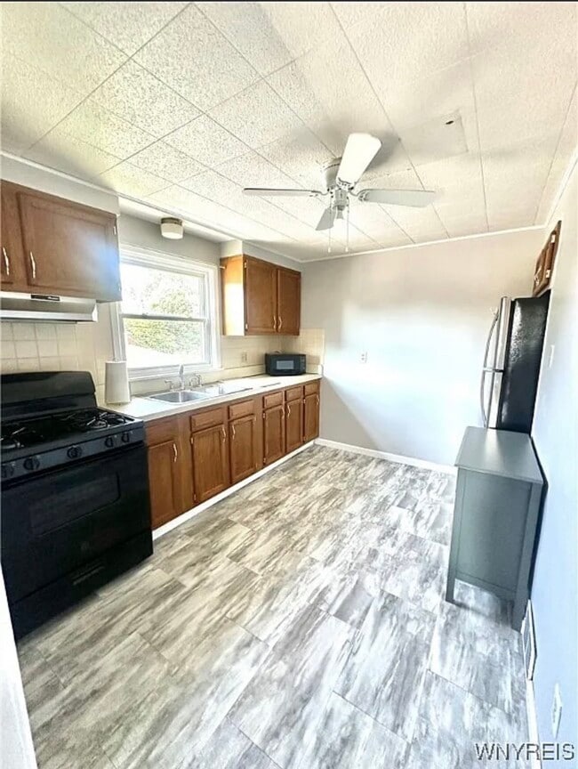 Photo - 93 Century Dr