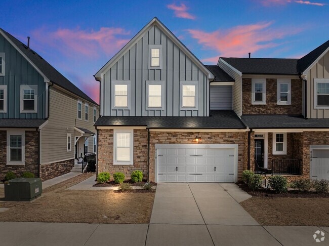Building Photo - Like new townhome in Wykoff!
