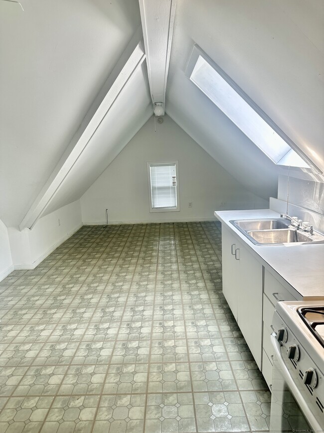 Building Photo - 13 Simons Ave Unit 3 Rental
