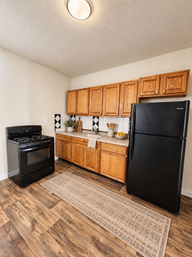 Spacious 4-Bedroom Pet-Friendly Rowhome in Juniata — Available Now