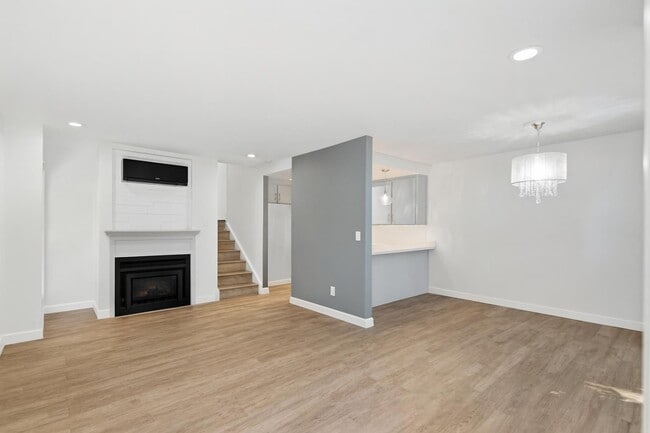 Photo - 906 La Barbera Dr