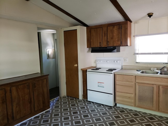 Photo - 35 K and M Way