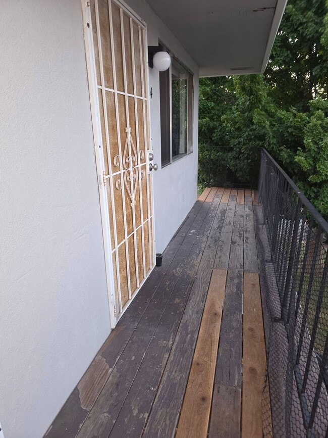 Building Photo - 3704 Sapphire Dr Unit 4 Rental