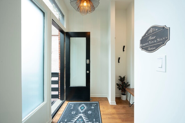 Photo - 1939 N Honore St Unit 1F