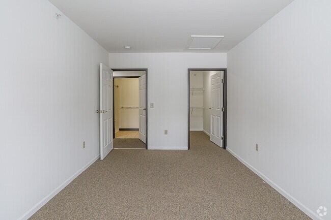 2BR, 1BA - 780SF - Primary Bedroom