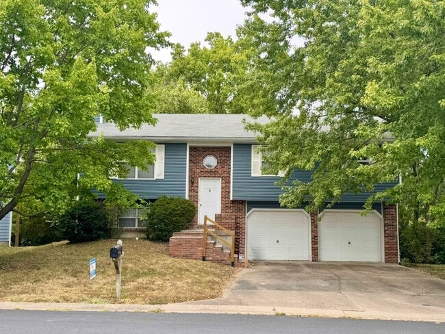 Building Photo - Charming home centrally located
