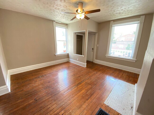 Photo - Hunter Ave 1438-1440 ONYX Unit 1438