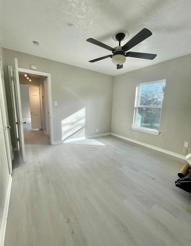 Photo - 5220 E Parkway Dr