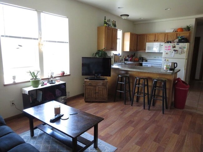 Building Photo - 709 Hudson St Unit 709 Hudson