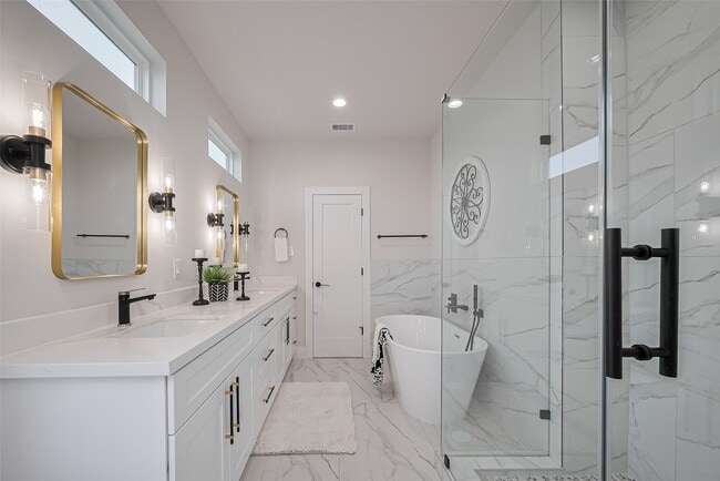 Photo - 3544 Mt Pleasant St