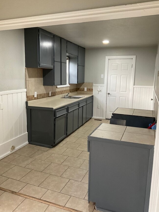 Photo - 303 W Kittyhawk Dr