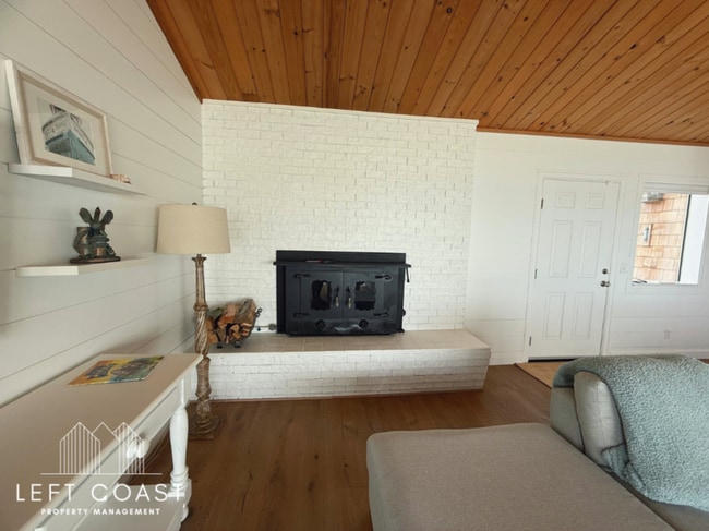 Photo - 8788 SW Marine View St