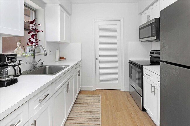 Photo - 326 Van Buren St