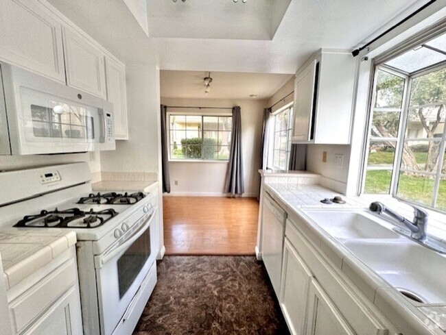 Building Photo - Cozy Calabasas Gated Community Condo Unit 107