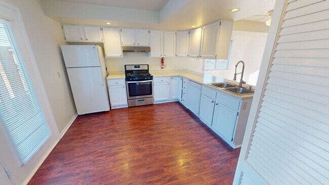 205 S Adams - Kitchen - South Adams St