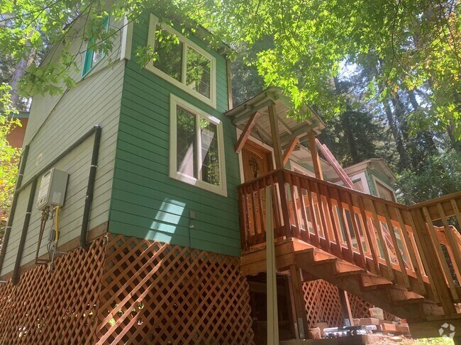 Building Photo - 390 Redwood Dr Rental