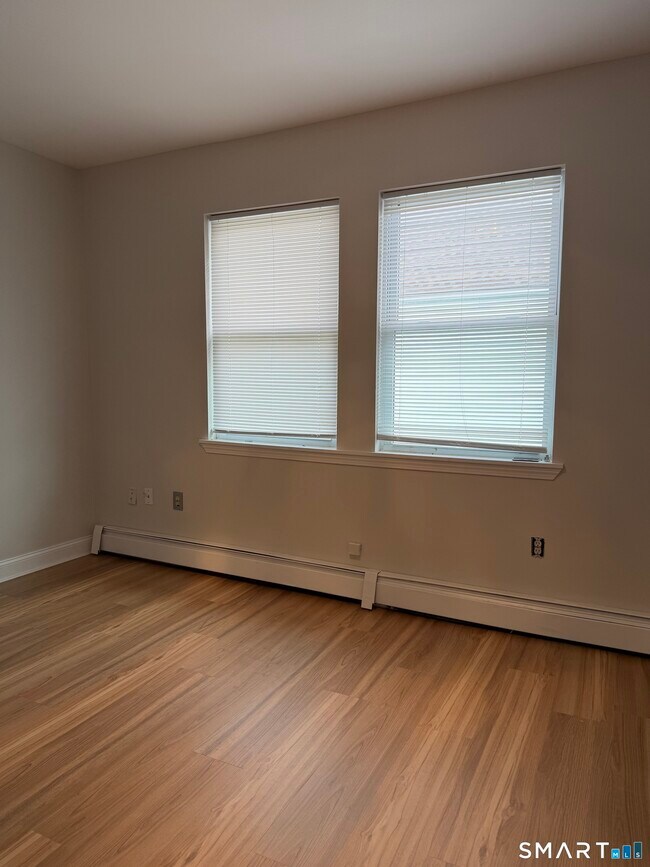 Photo - 162 Martin St