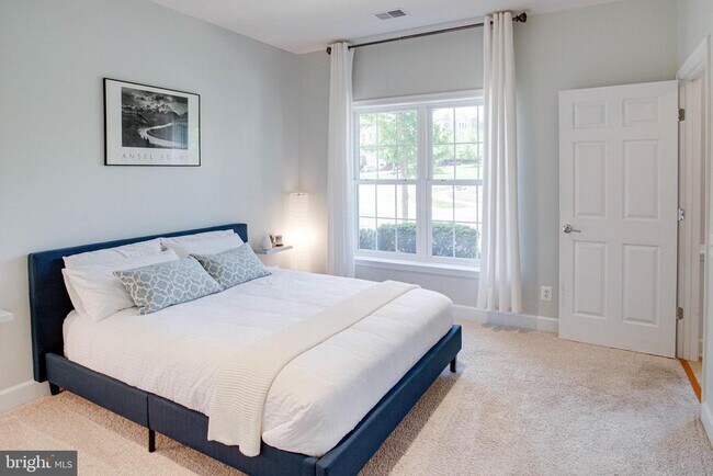 Photo - 14633 Weeburn Way