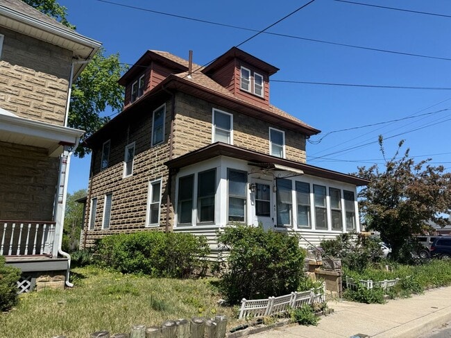 45 Russell St