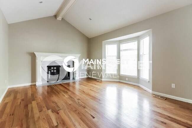 3 Bedroom Pet-Friendly Home in Raymore, MO with Main Street Renewal