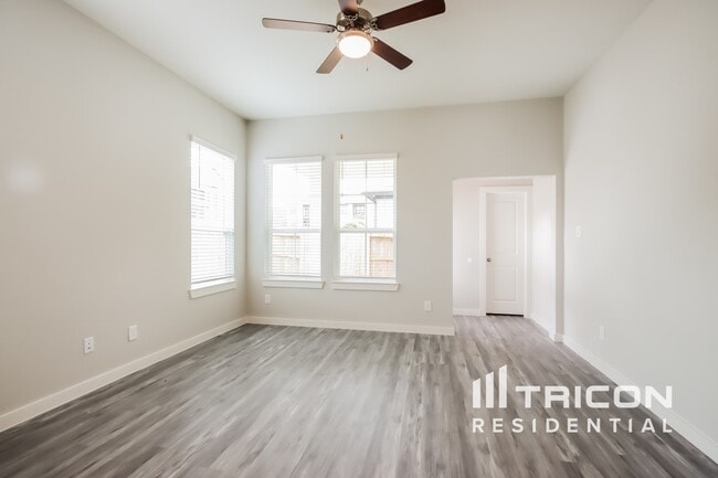 Photo - 9835 Willow Creek Commerce Dr