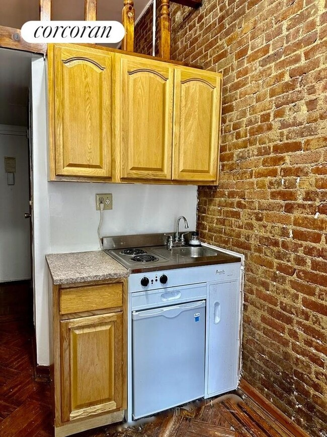 Photo - 103 W 70th St Apartment
