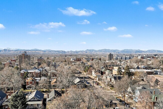 Photo - Stunning Mountain Views and an Unbeatable Location!