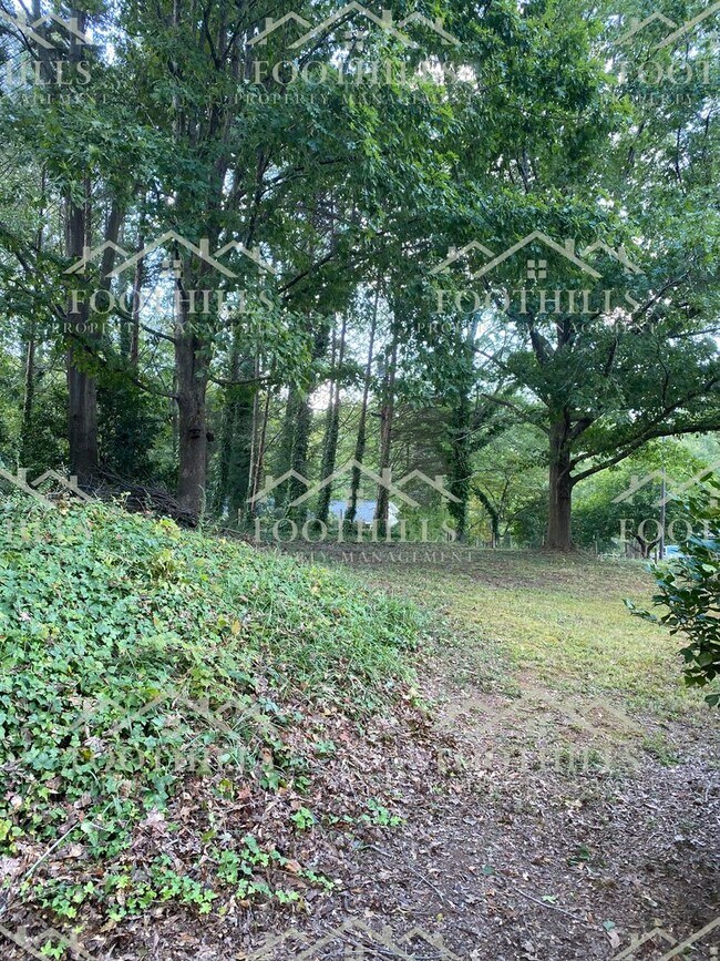 Beautiful 3 Bedroom/ 2 Bathroom single fam... House House Rental in