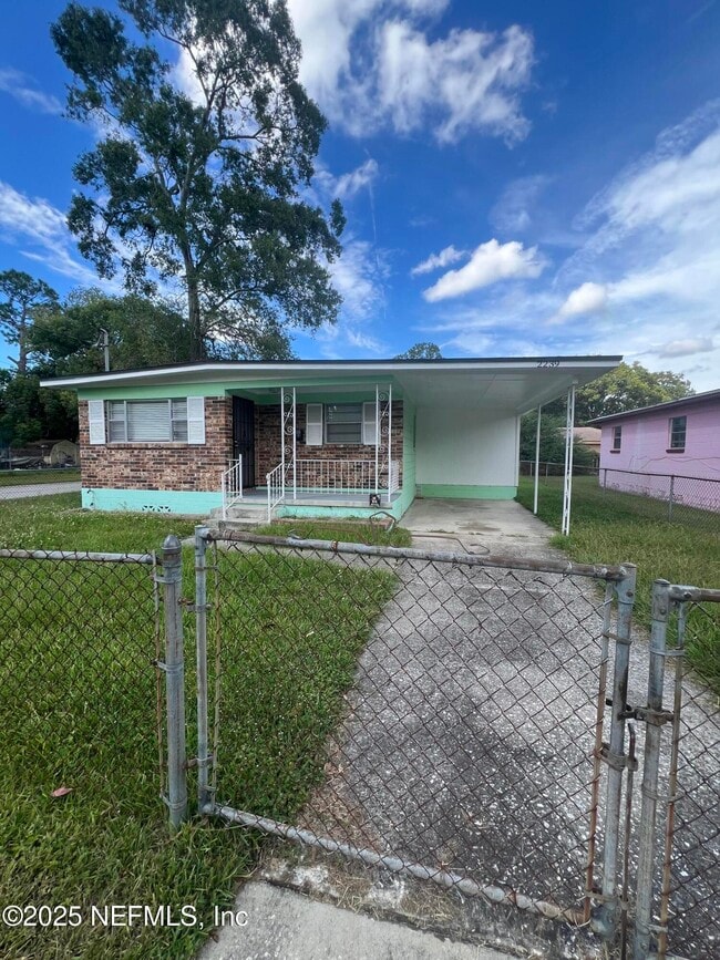Photo - 2239 Sherrington St