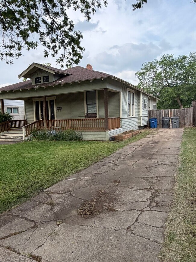 Photo - Stylish 2/2 Bungalow with Modern Kitchen & Spacious Backyard